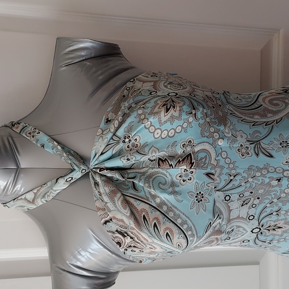 Ann Taylor blue and white floral halter dress - Picture 5 of 9